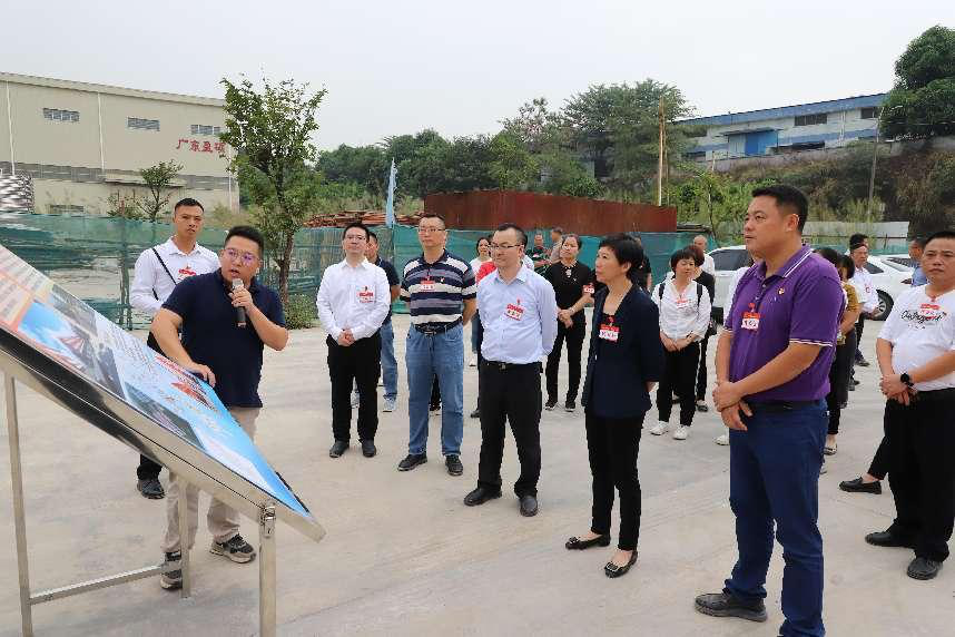 3.▲代表们视察长江工业园“工改工”成效和招商引资情况.png