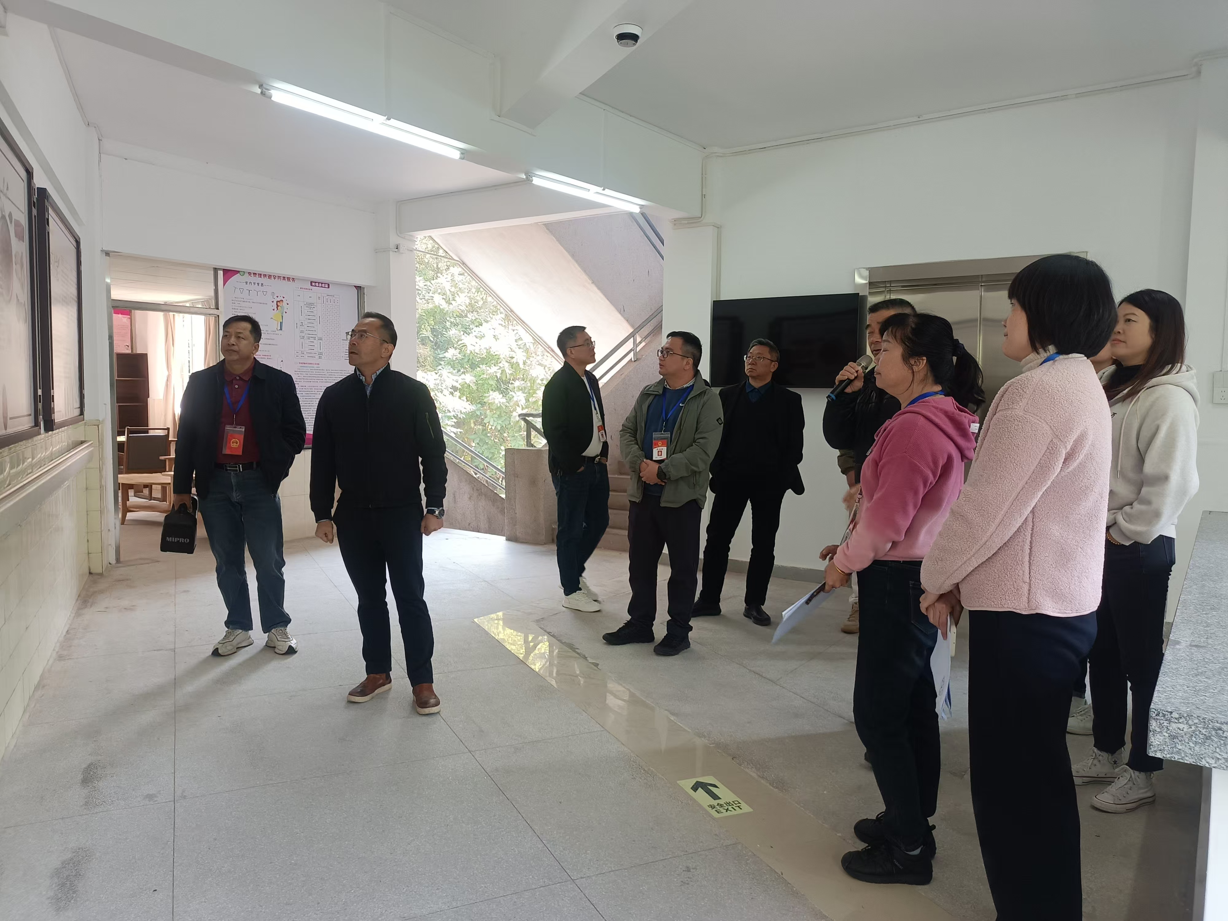 2.人大代表到龙口卫生院视察养老服务提升项目建设情况.jpg